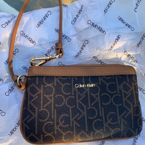Calvin Klein Handbags - NWT Calvin klein wristlet